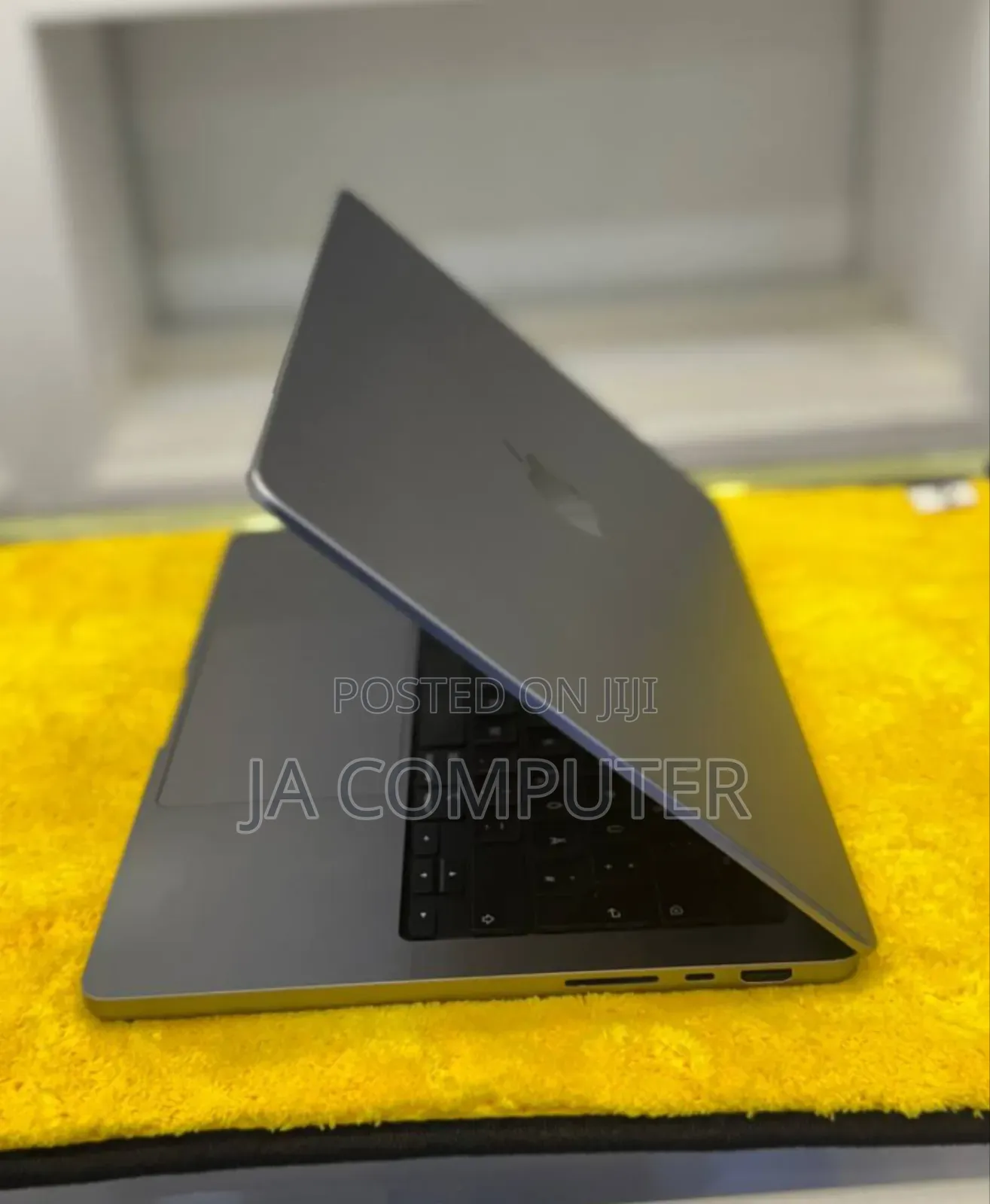 New Laptop Apple MacBook Pro M1 16GB Apple M1 Pro SSD 512GB