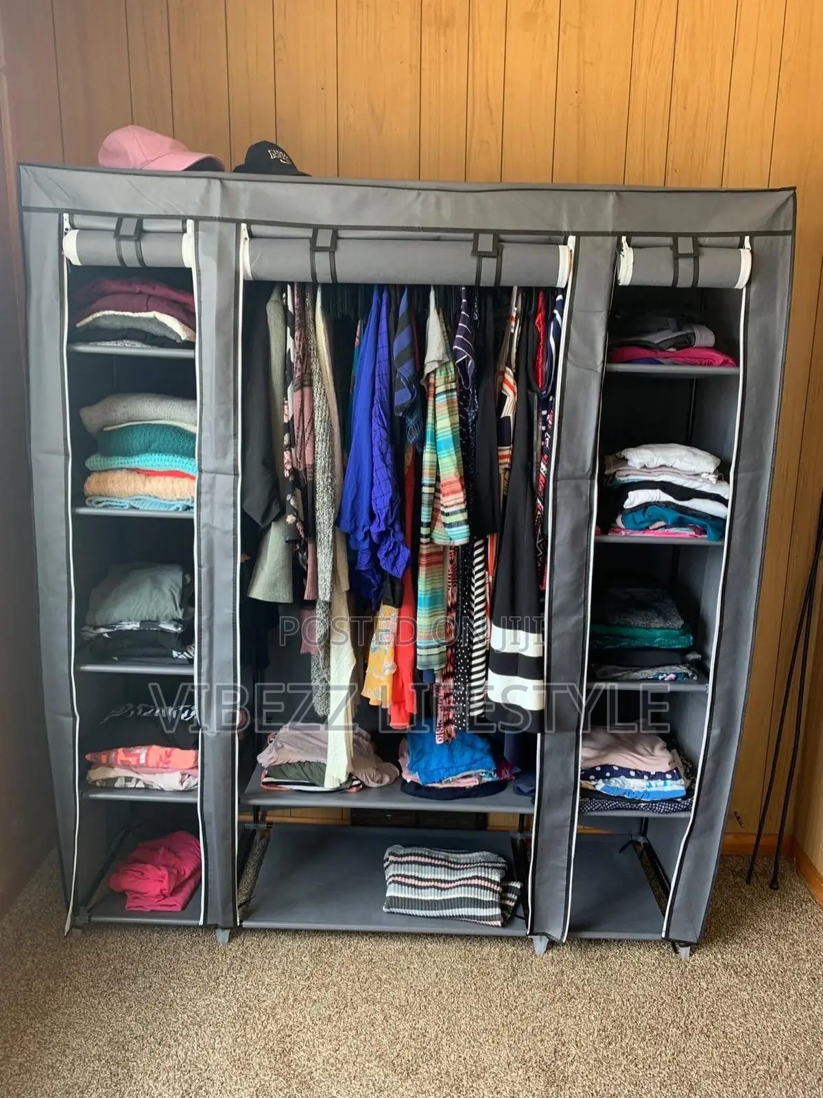 ዘመናዊ የልብስ መደርደሪያ