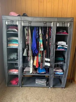 Photo - ዘመናዊ የልብስ መደርደሪያ