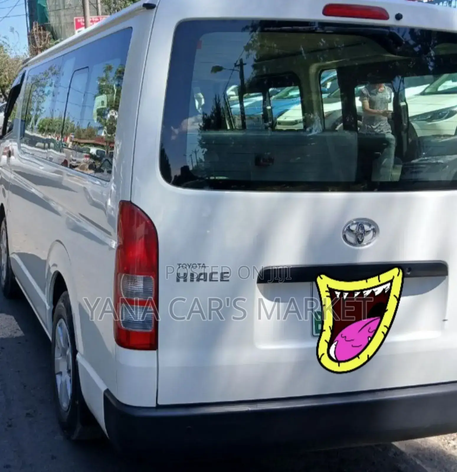 Toyota HiAce 2021 White