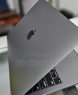 Photo - New Laptop Apple MacBook Pro 2019 16GB Intel Core I7 SSD 512GB