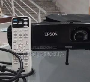 Epson Projector ET-TW490 With Bag and Remote