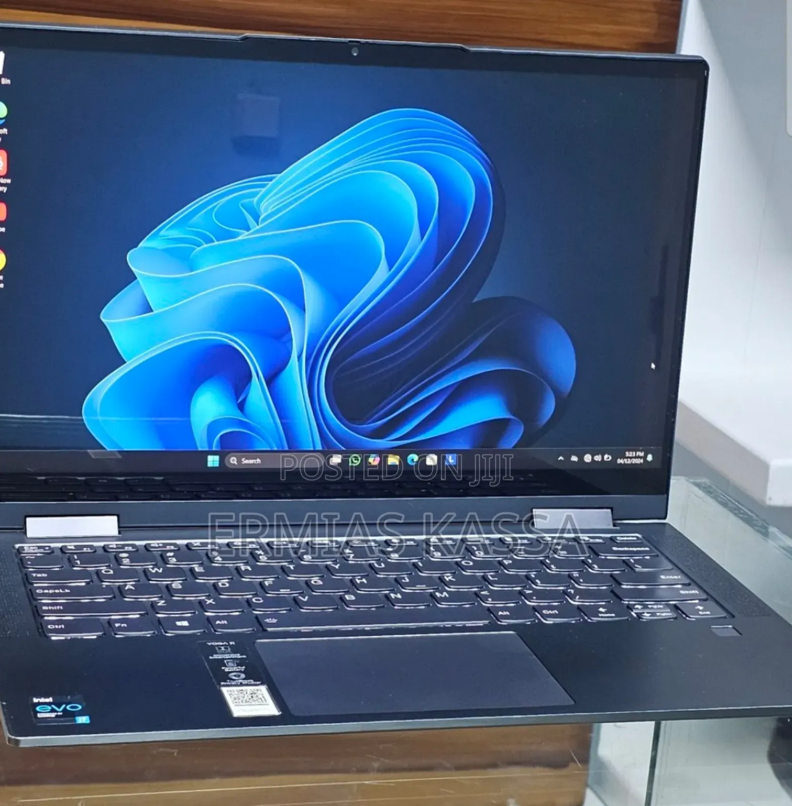 New Laptop Lenovo Yoga 710 16GB Intel Core I5 SSD 512GB