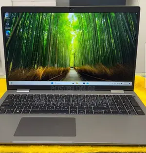 Photo - New Laptop Dell Precision 5520 16GB Intel Core I7 SSD 1T