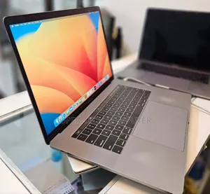 New Laptop Apple MacBook Pro 2019 16GB Intel Core I7 SSD 512GB