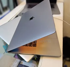 New Laptop Apple MacBook Pro 2019 16GB Intel Core I7 SSD 512GB