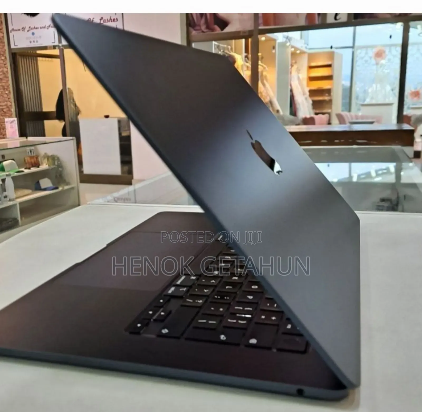 New Laptop Apple MacBook Air 2022 M2 8GB Apple M2 SSD 512GB