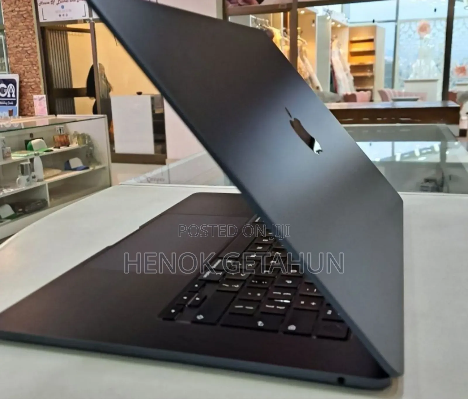 New Laptop Apple MacBook Air 2022 M2 8GB Apple M2 SSD 512GB