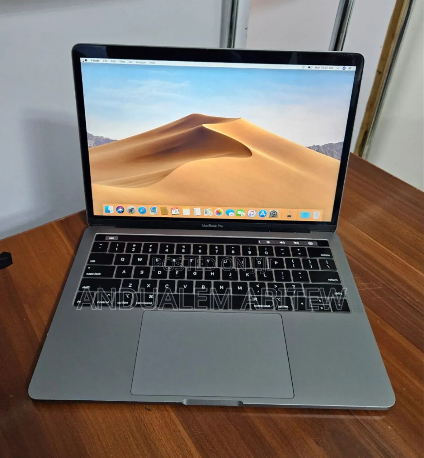 New Laptop Apple MacBook Pro 2019 8GB Intel Core I5 SSD 256GB