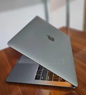 New Laptop Apple MacBook Pro 2019 8GB Intel Core I5 SSD 256GB