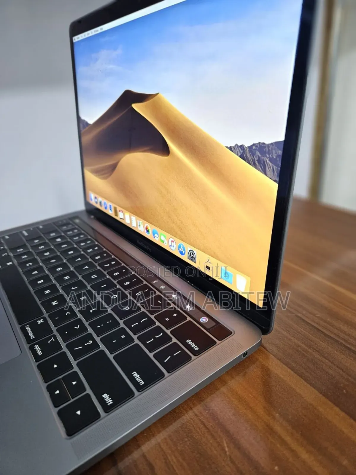 New Laptop Apple MacBook Pro 2019 8GB Intel Core I5 SSD 256GB