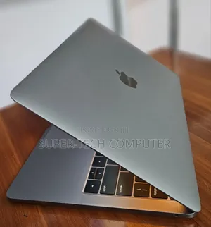 New Laptop Apple MacBook Pro 2019 8GB Intel Core I5 SSD 256GB