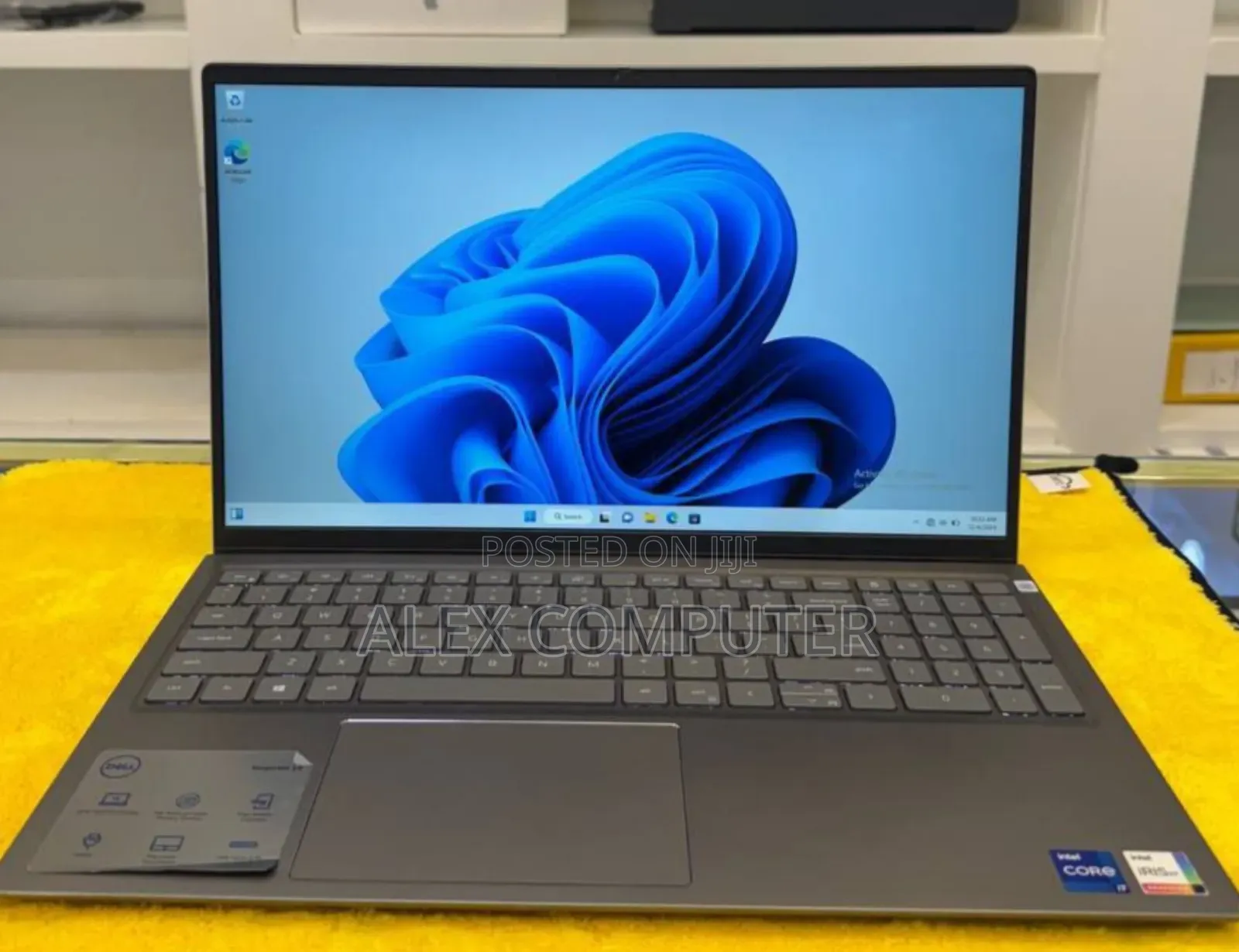 New Laptop Dell Precision 15 3520 8GB Intel Core I7 SSD 512GB