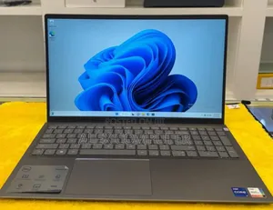 New Laptop Dell Precision 15 3520 8GB Intel Core I7 SSD 512GB