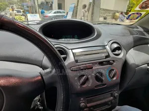 Toyota Vitz 1.0 FWD 5dr 2002 Gold