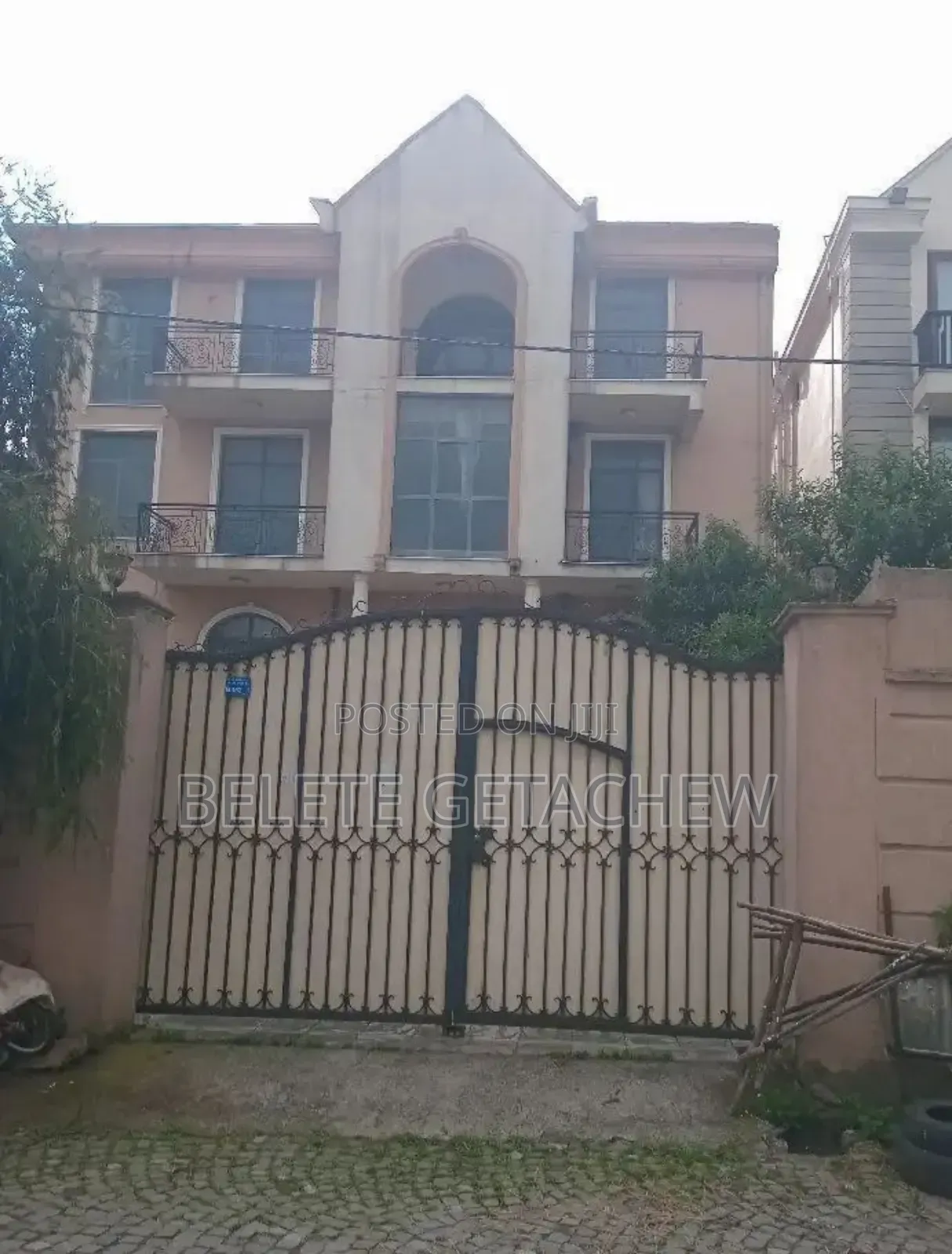 8bdrm House in Ayat Ambassador G+2, Bole for sale