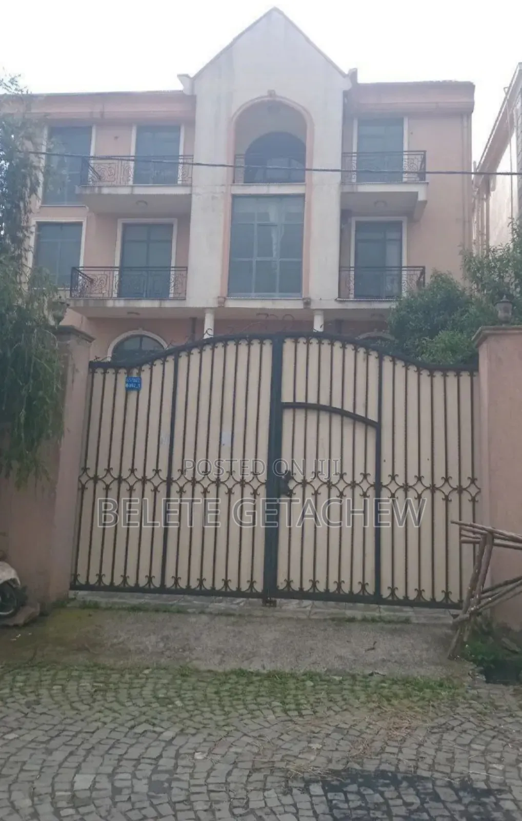8bdrm House in Ayat Ambassador G+2, Bole for sale