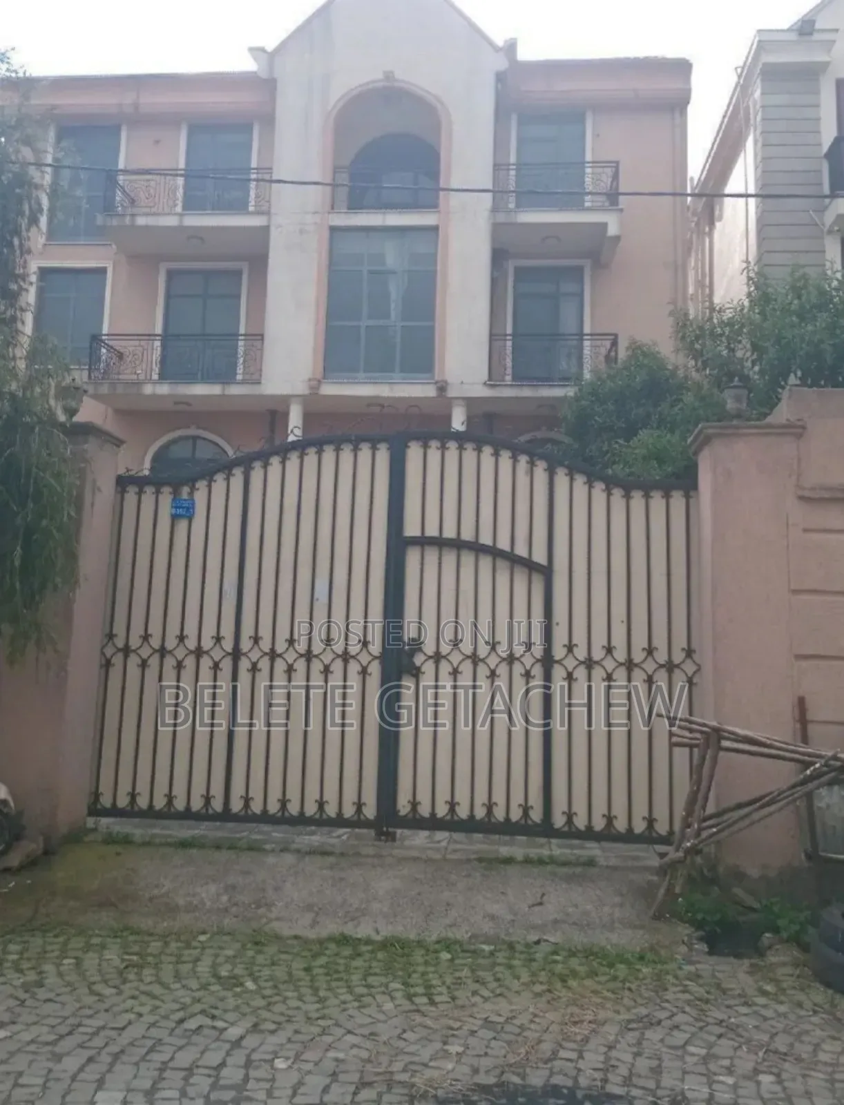 8bdrm House in Ayat Ambassador G+2, Bole for sale