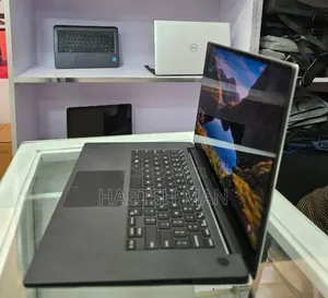 Photo - New Laptop Dell Precision 5540 32GB Intel Xeon SSD 1T