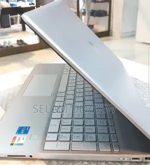 New Laptop HP Stream Notebook 8GB Intel Core I5 SSHD (Hybrid) 512GB
