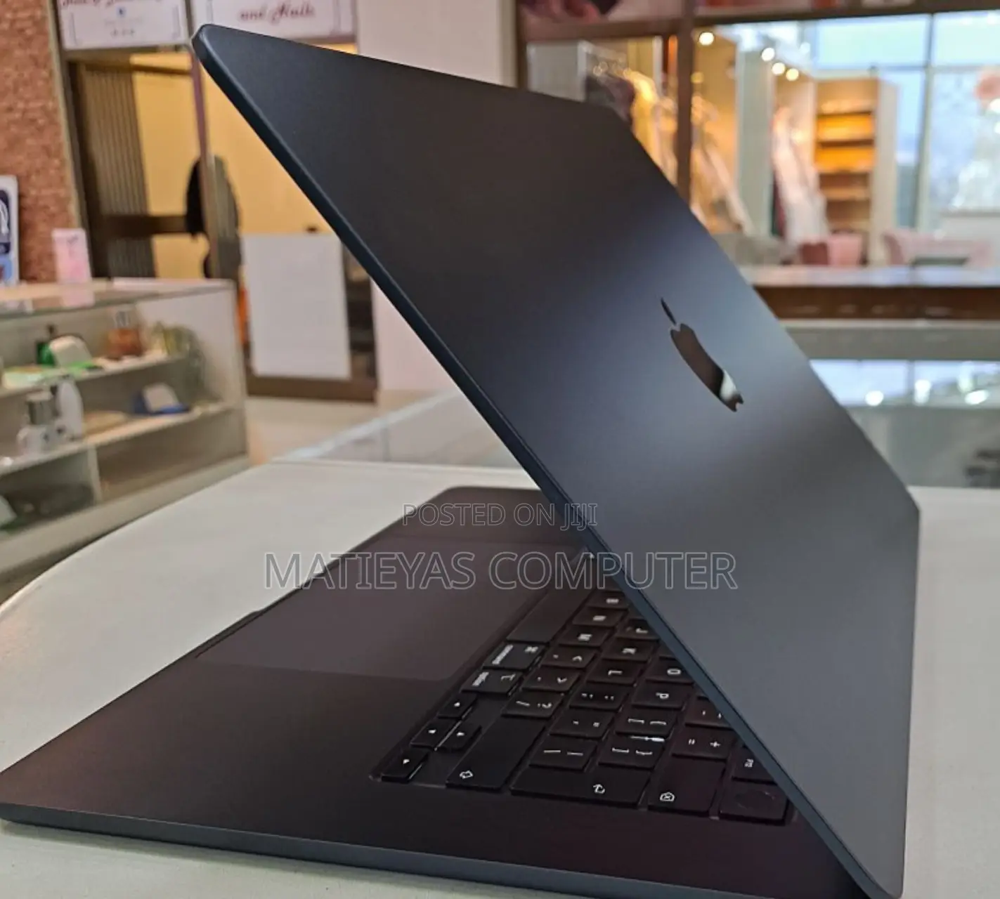 New Laptop Apple MacBook Air 2023 M2 8GB Apple M2 SSD 512GB