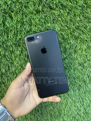 Photo - Apple iPhone 7 Plus 128 GB Black