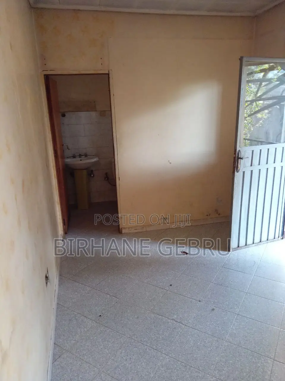 Villa House Rent for Garage, Metals and Other Business