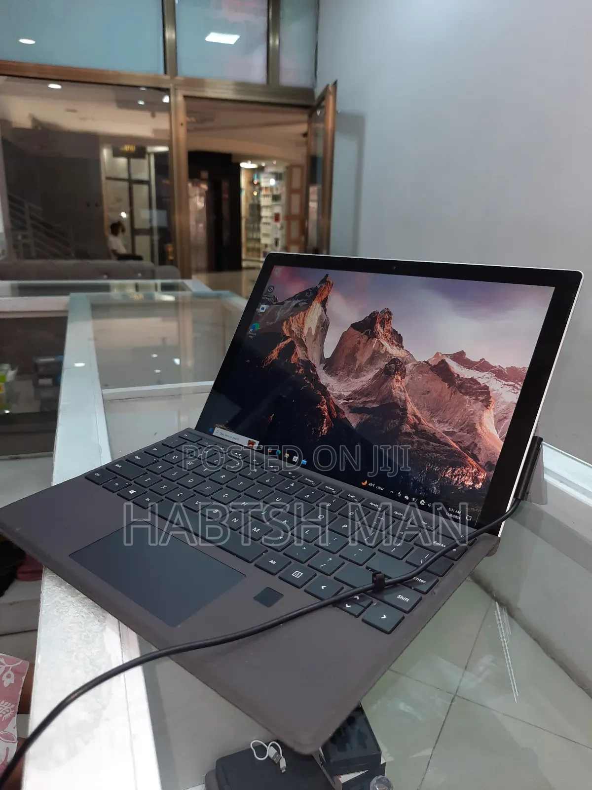 New Laptop Microsoft Surface Pro 5 8GB Intel Core I5 SSD 256GB