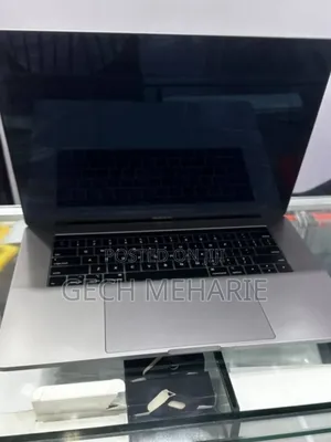 New Laptop Apple MacBook Pro 2018 16GB Intel Core I7 SSD 512GB