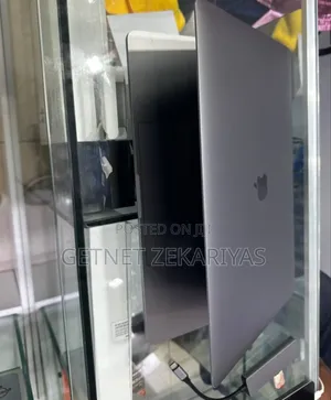 New Laptop Apple MacBook Pro 2018 16GB Intel Core I7 SSD 512GB