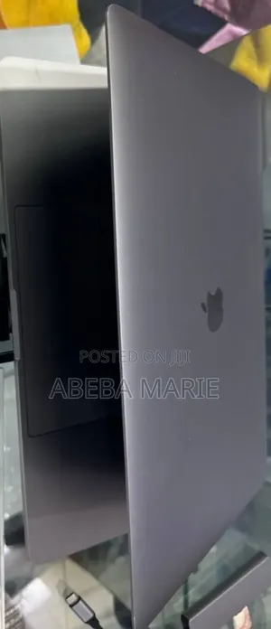 Photo - New Laptop Apple MacBook Pro 2018 16GB Intel Core I7 SSD 512GB