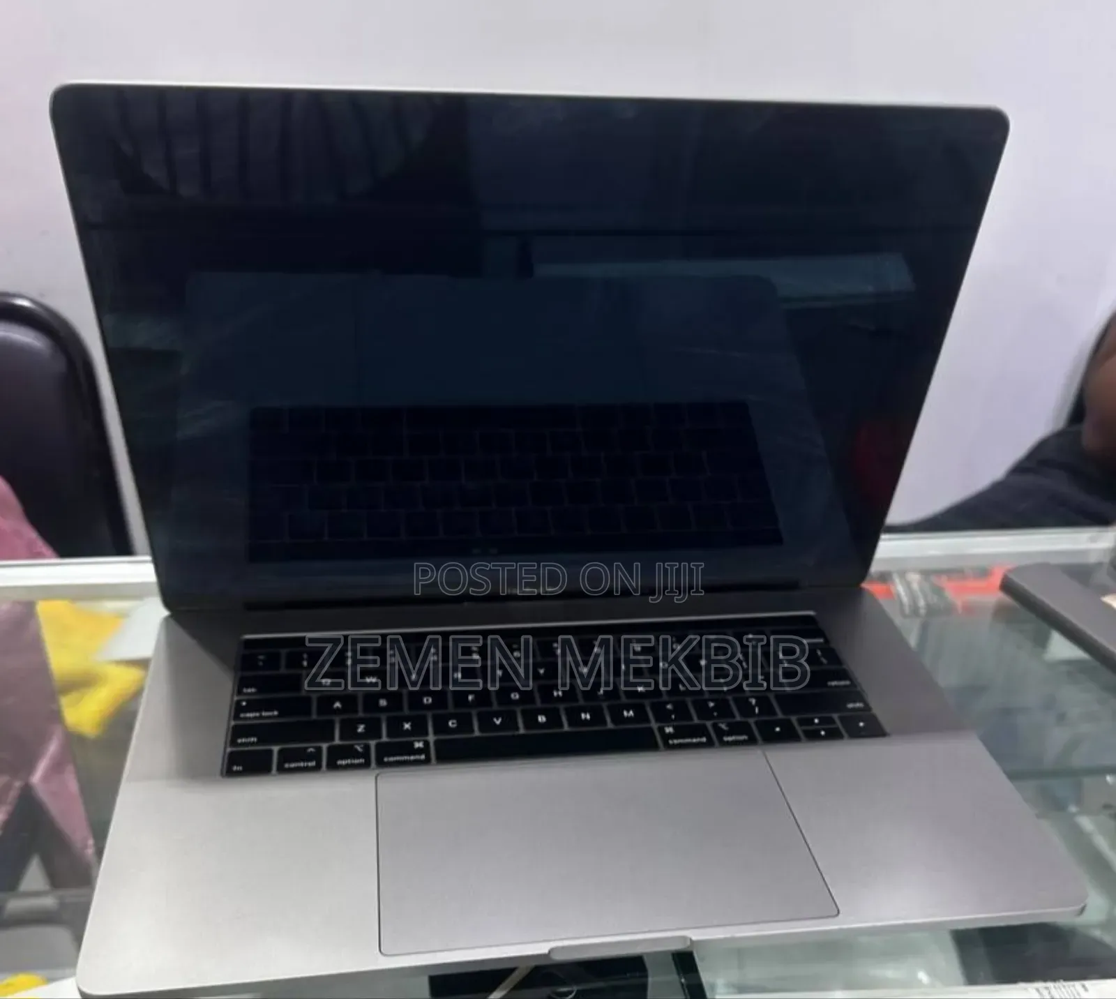 New Laptop Apple MacBook Pro 2018 16GB Intel Core I7 SSD 512GB