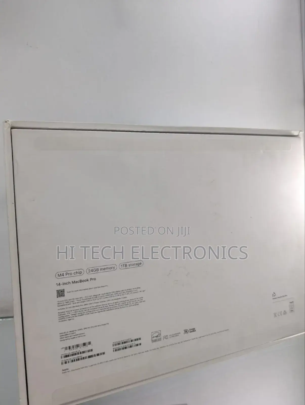 New Apple MacBook Pro 2024 M4 14-Inch 18GB Apple M3 Pro SSD 512GB