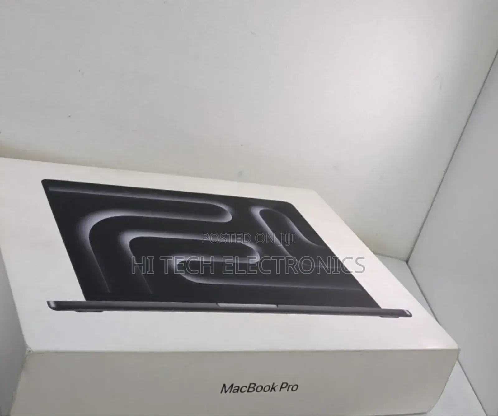 New Apple MacBook Pro 2024 M4 14-Inch 18GB Apple M3 Pro SSD 512GB