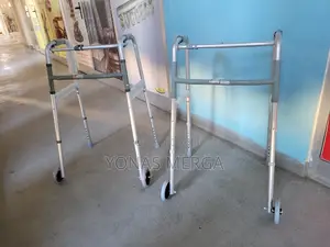 Photo - Walker for Recovery or Leg Injuriesፀ生walker架ease of Movement