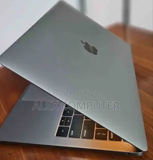 New Laptop Apple MacBook Pro 2019 8GB Intel Core I5 SSD 256GB