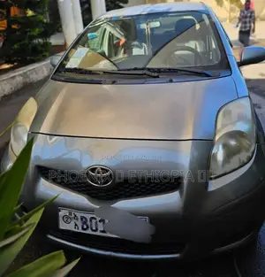 Toyota Yaris 2010 Gray