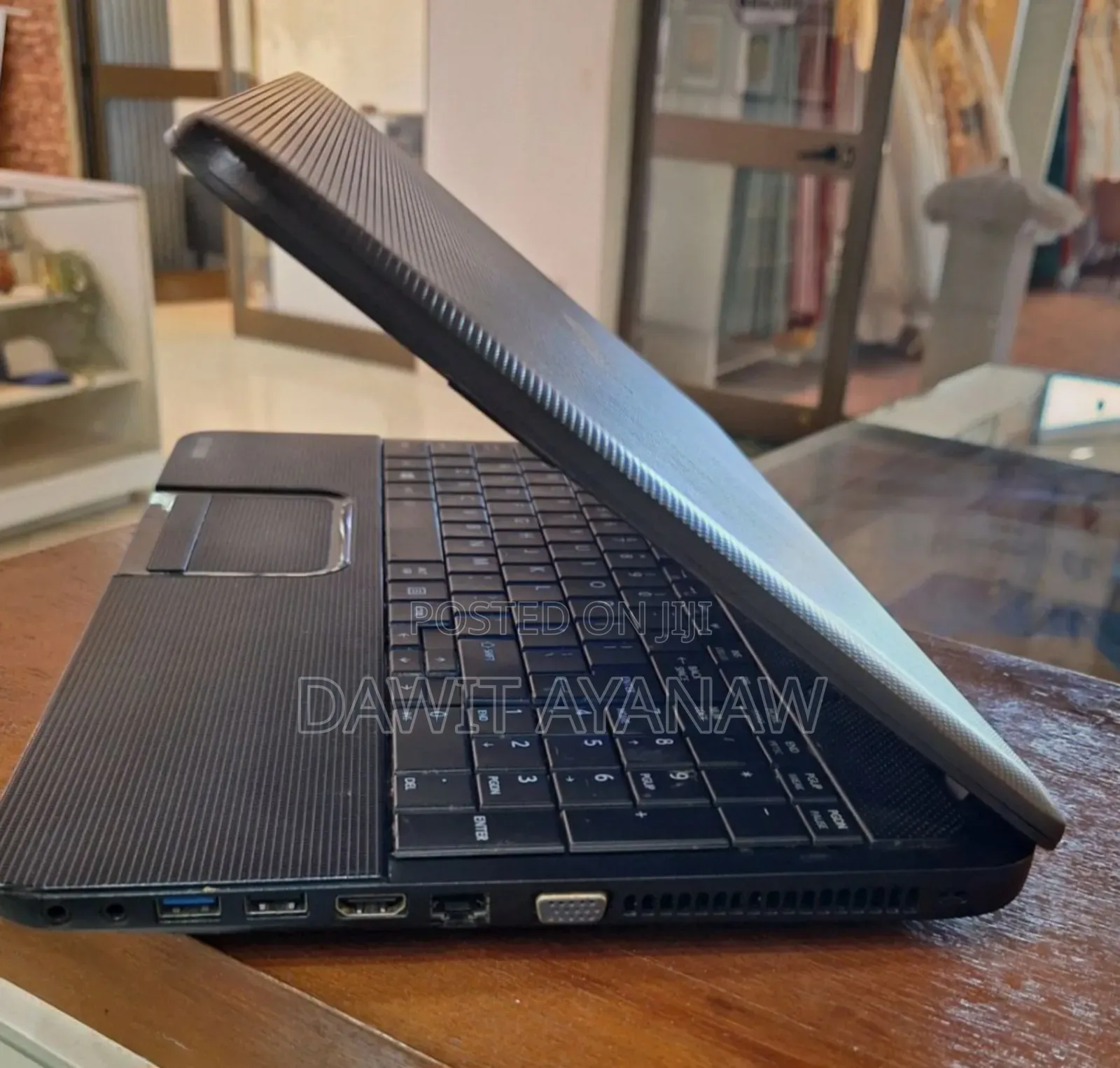 New Laptop Toshiba Satellite C850 4GB Intel Core I3 HDD 500GB