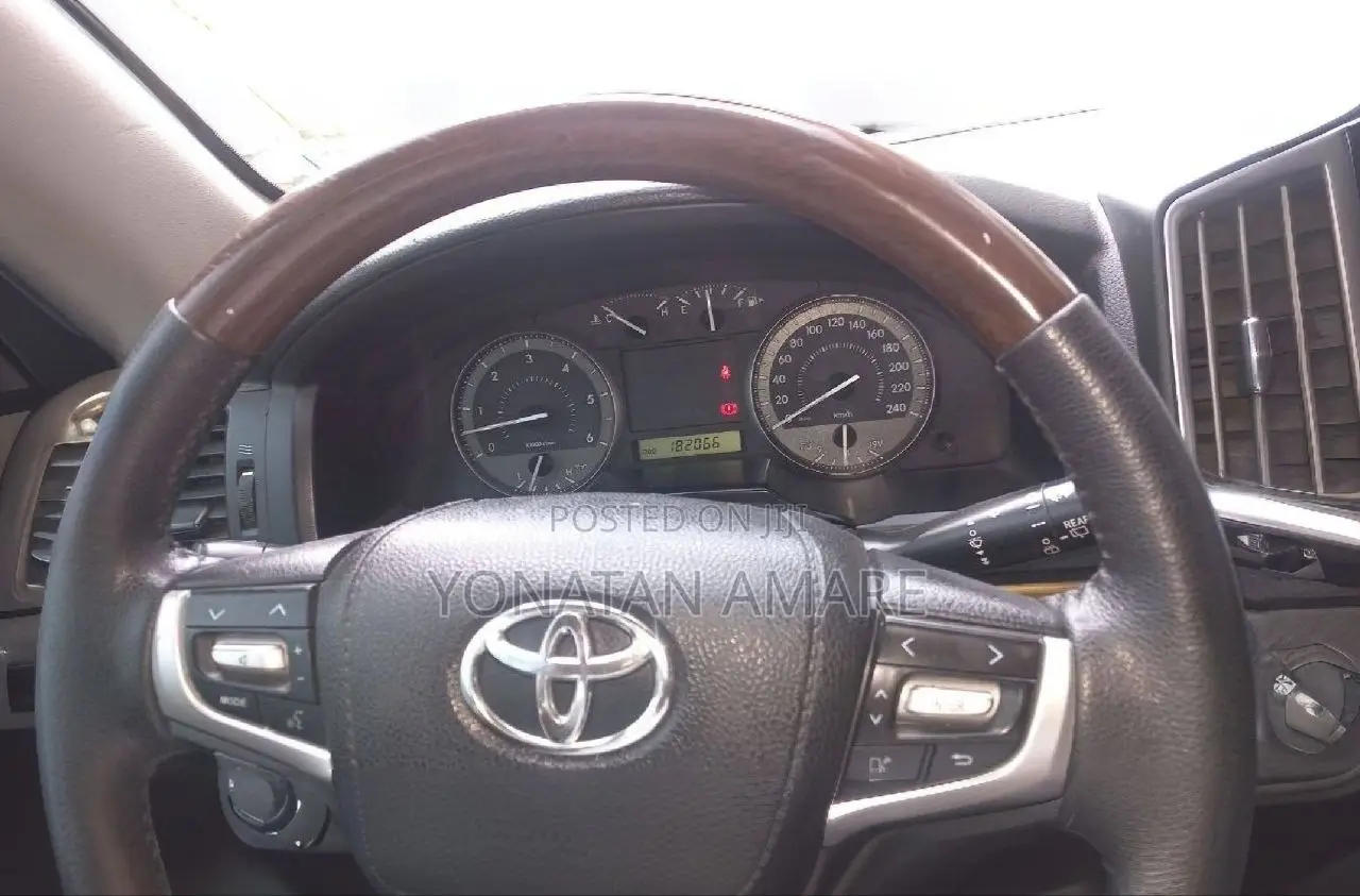 Toyota Land Cruiser 2010 White