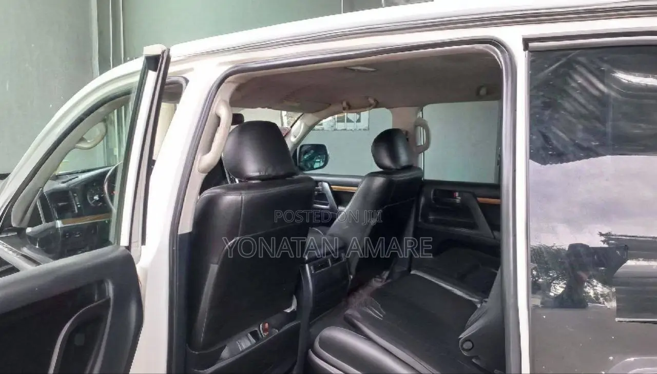 Toyota Land Cruiser 2010 White