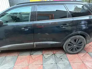 Peugeot 5008 2022 Black