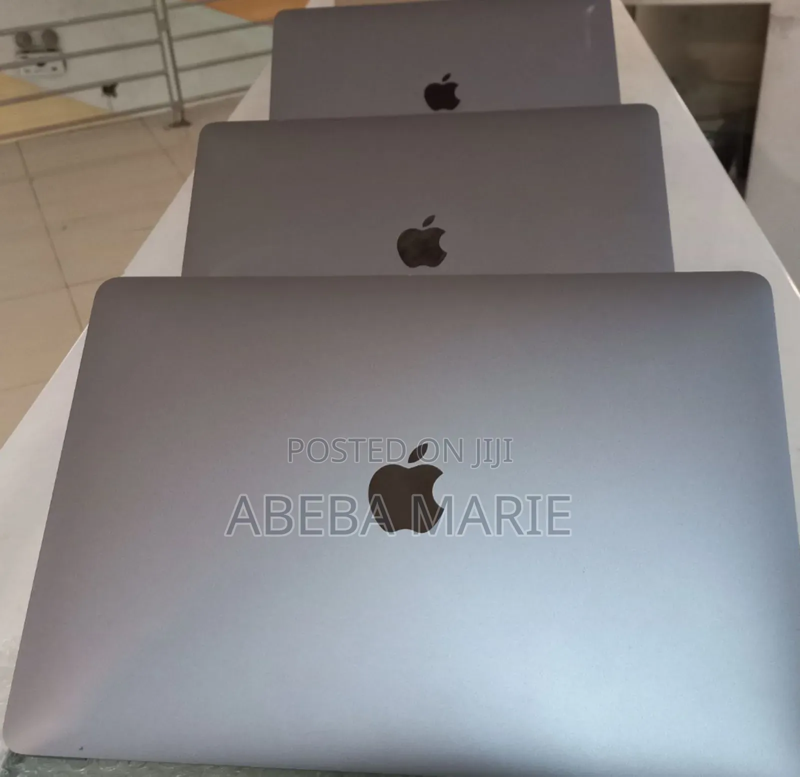 New Laptop Apple MacBook Pro 2017 8GB Intel Core I5 SSD 256GB