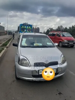 Photo - Toyota Vitz 2002 Silver