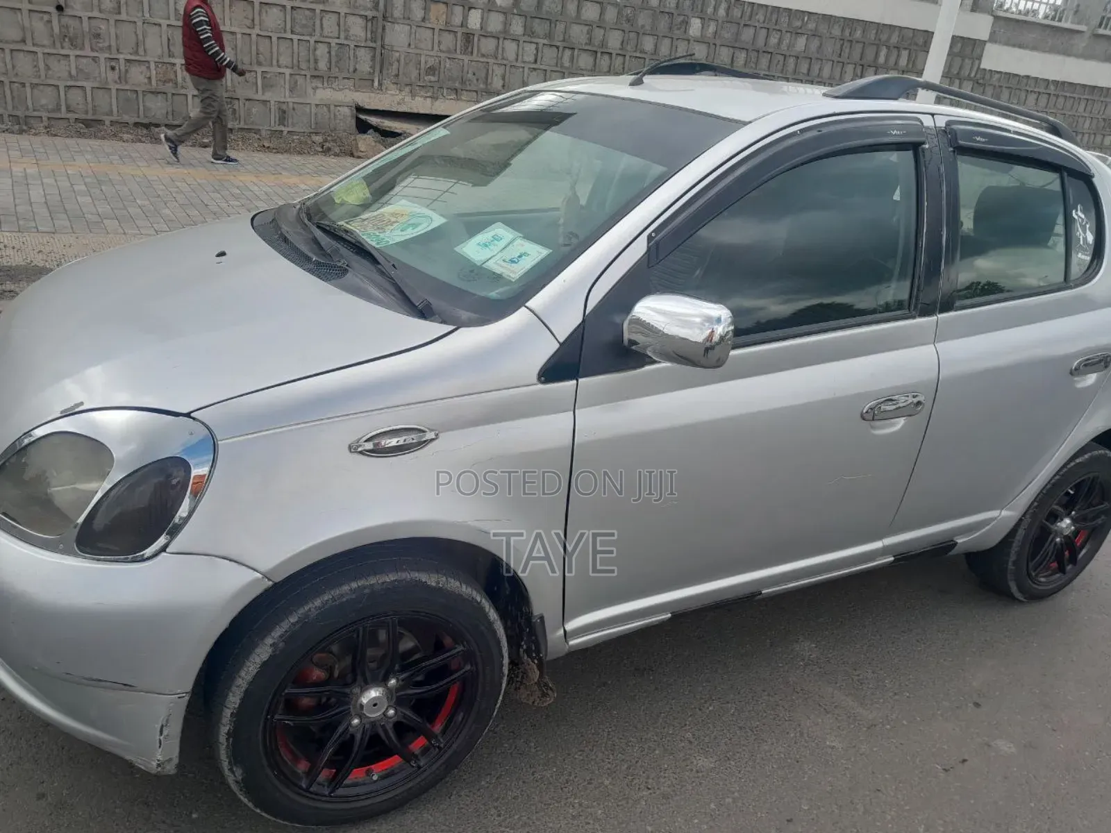 Toyota Vitz 2002 Silver