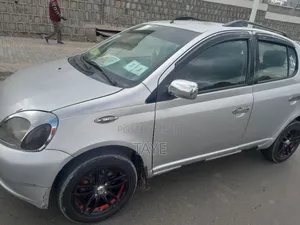 Toyota Vitz 2002 Silver