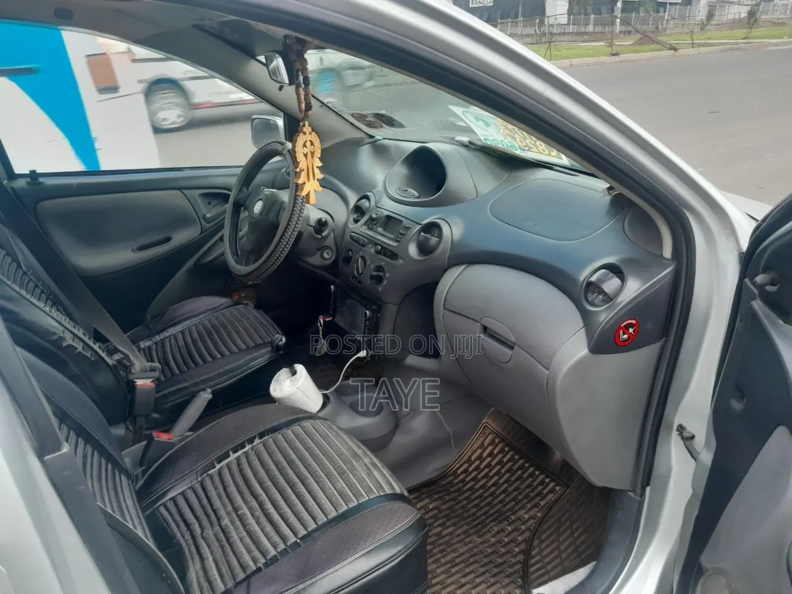 Toyota Vitz 2002 Silver