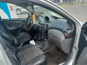 Toyota Vitz 2002 Silver