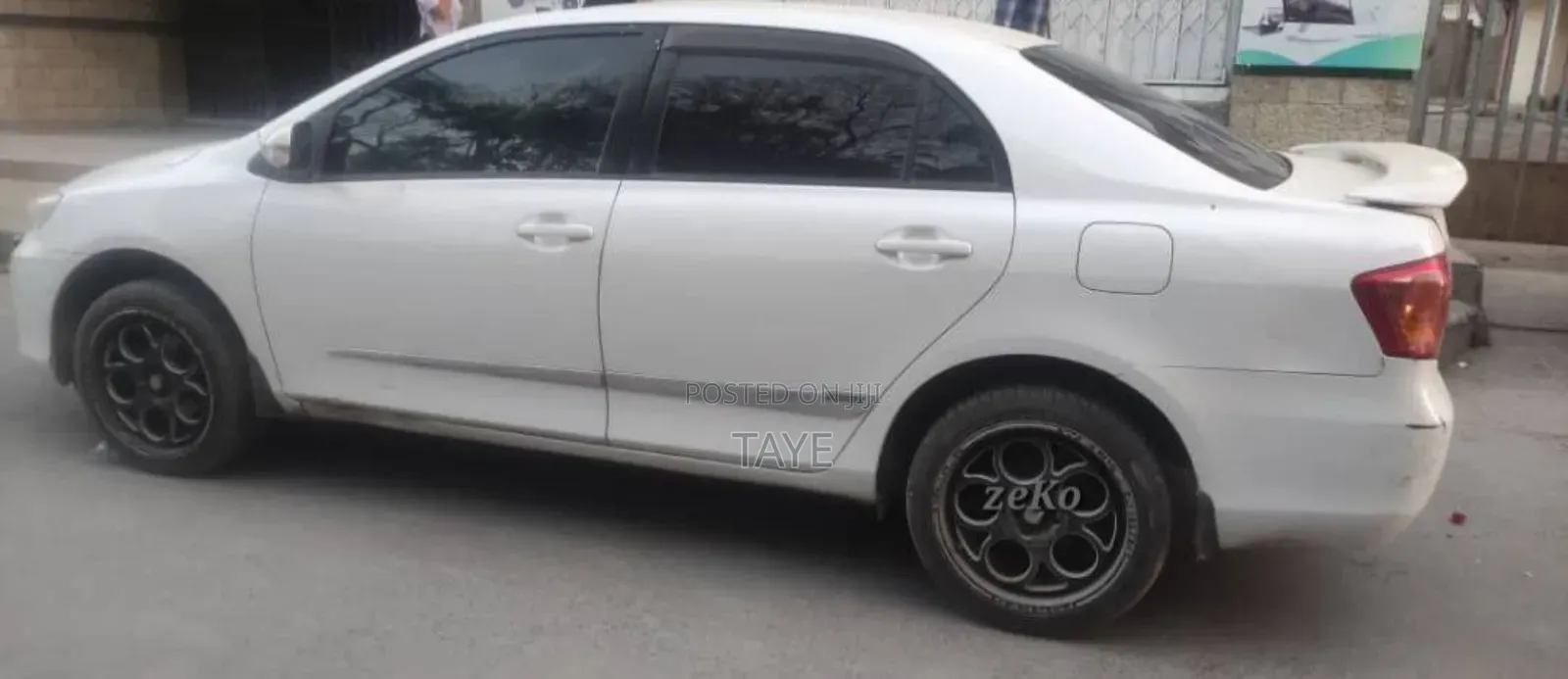 Toyota Corolla 2010 Ivory