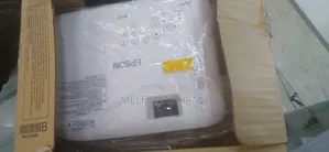 New Brand EB-E01 Projector With Carton