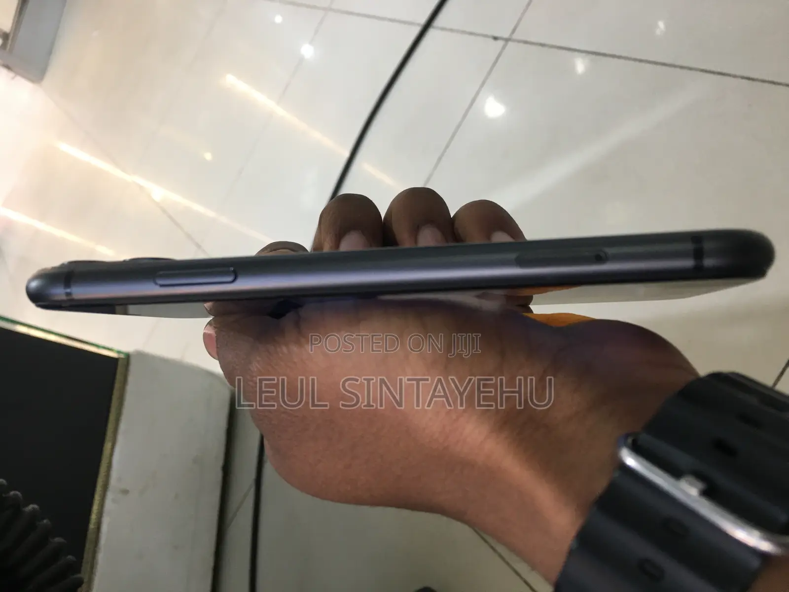 New Apple iPhone 11 64 GB Black